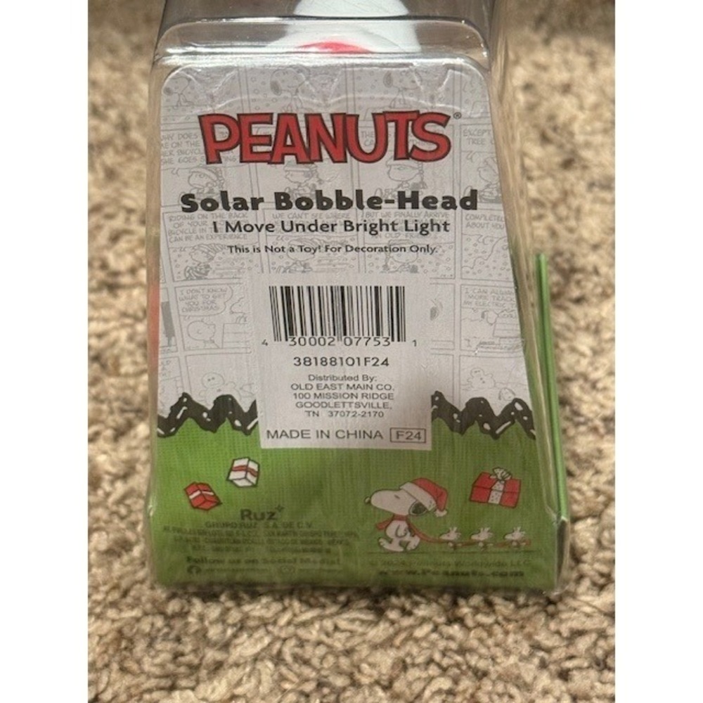 Peanuts Snoopy Christmas Solar Bobble Head I‎ Move Under Bright Light - Picture 7 of 7